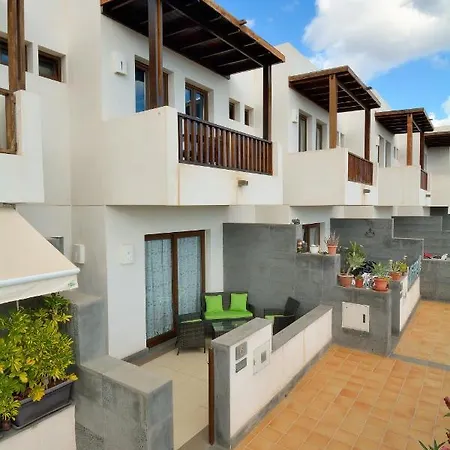 Villa Alisios Share Pool By Plusvillaslanzarote Hébergement de vacances *